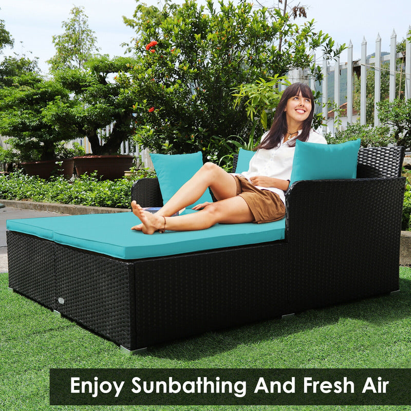 Costway - Spacious Outdoor Rattan Daybed with Upholstered Cushions and Pillows-Turquoise
